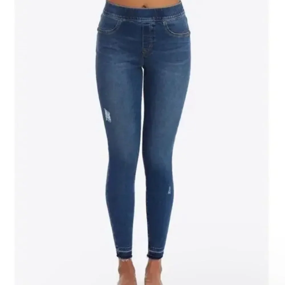 Spanx Distressed Dark Blue Skinny Jeans in Size Medium